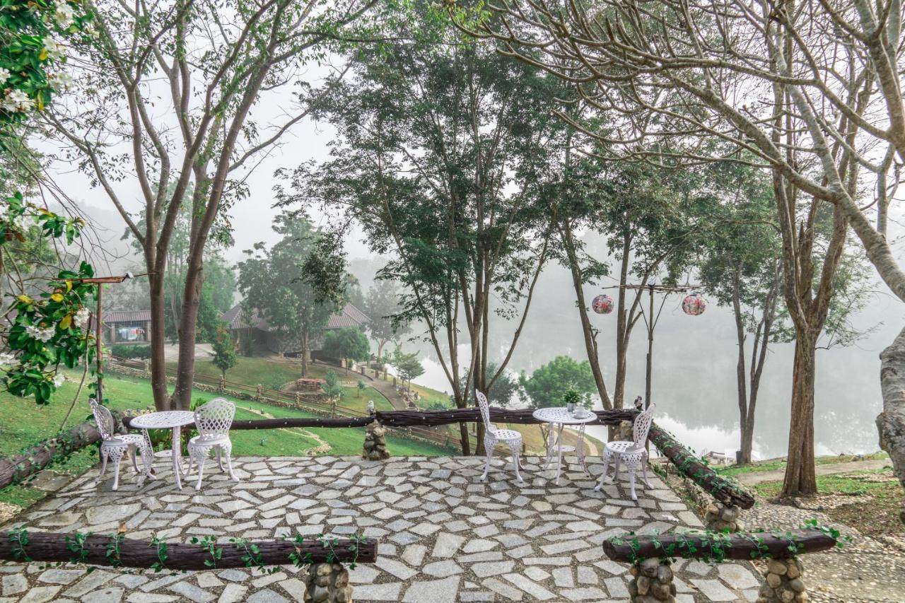 לינה וארוחת בוקר Nan Waterside Hong Bon Nern מראה חיצוני תמונה