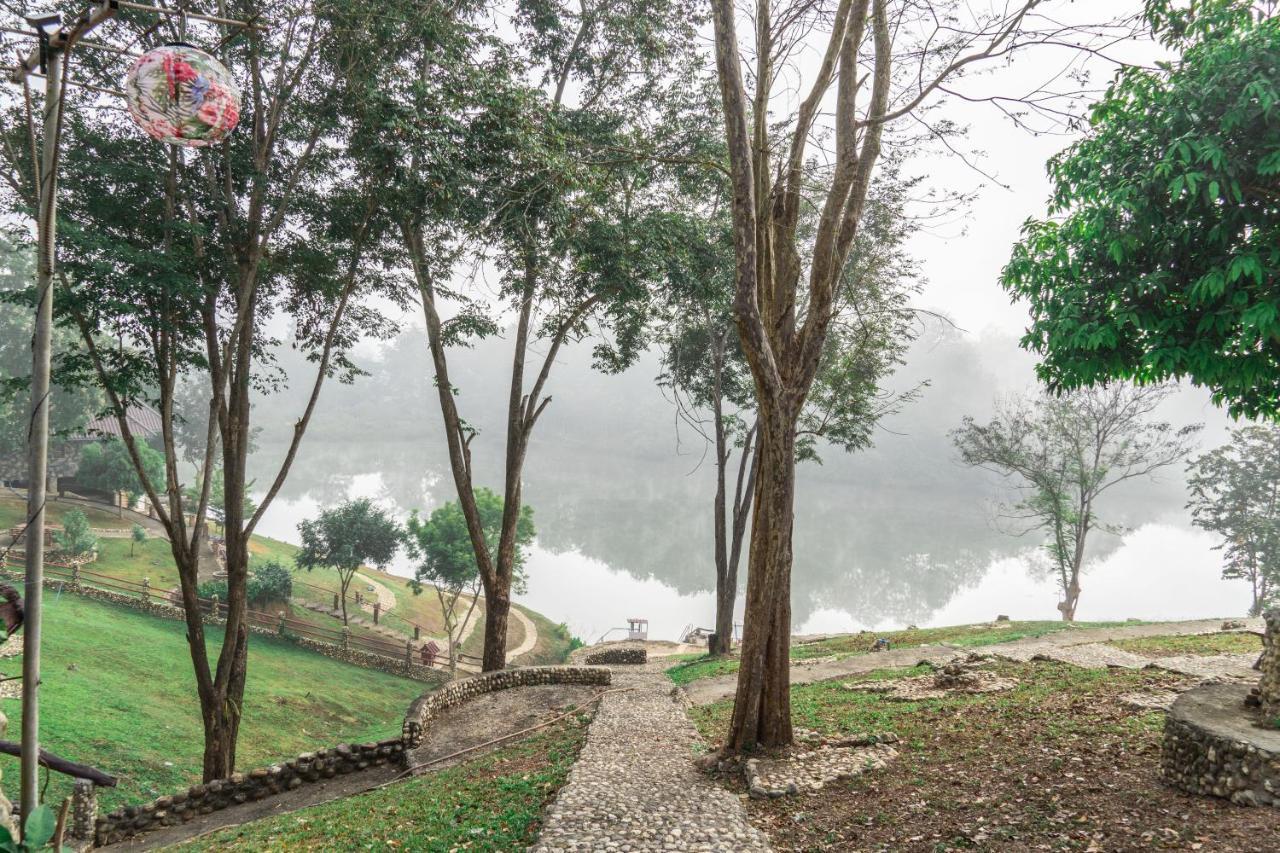 לינה וארוחת בוקר Nan Waterside Hong Bon Nern מראה חיצוני תמונה