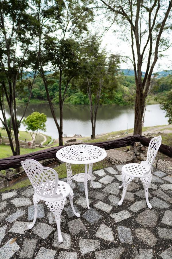 לינה וארוחת בוקר Nan Waterside Hong Bon Nern מראה חיצוני תמונה
